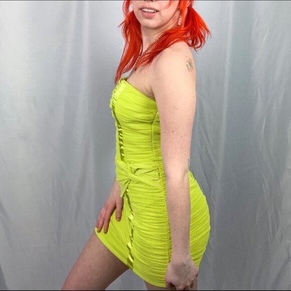 Super cute ruched bodycon fitted lemon lime mini dress - Picture 2 of 7